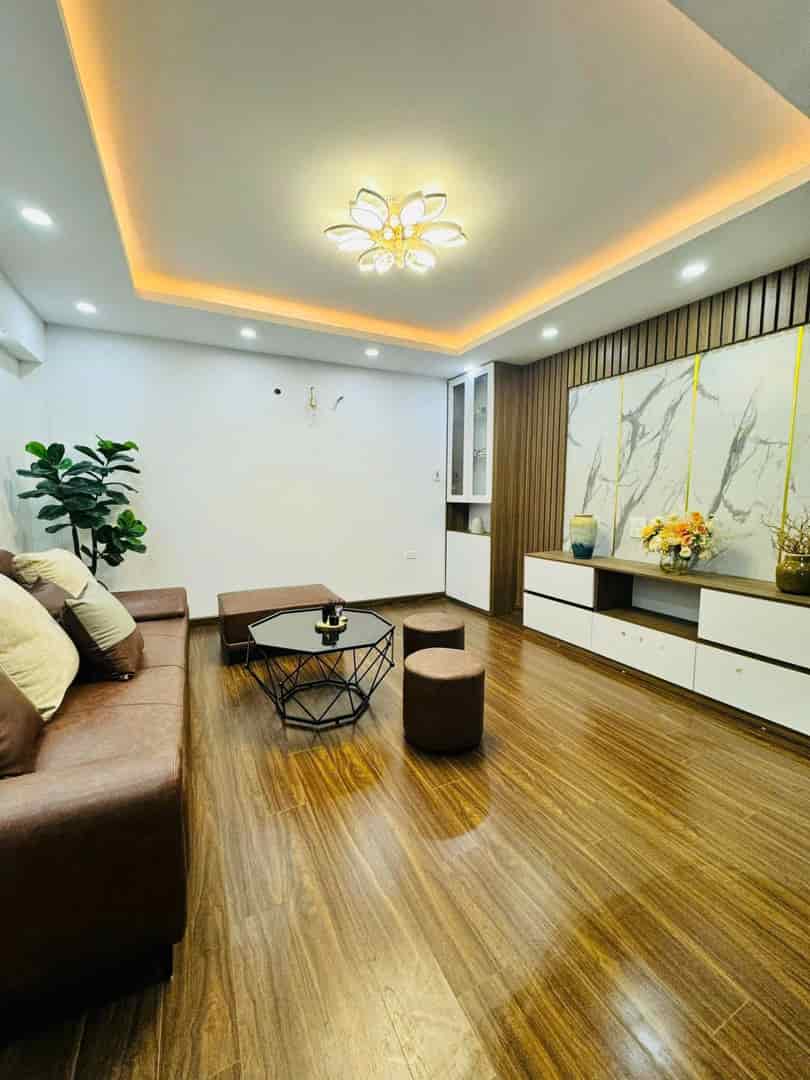 Bán nhà Bùi Xương Trạch, Thanh Xuân, DT 37m2, 5T, giá 5.45 tỷ, nội thất tặng khách