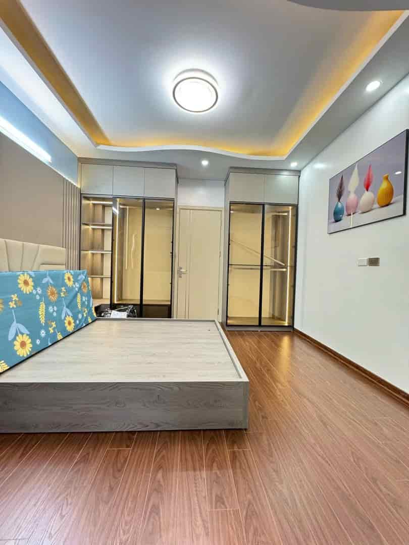 Bán nhà ngõ 144 Quan Nhân, Thanh Xuân, DT 30m2, 5T, giá 5.6 tỷ, ngõ thông ba gác đỗ cửa