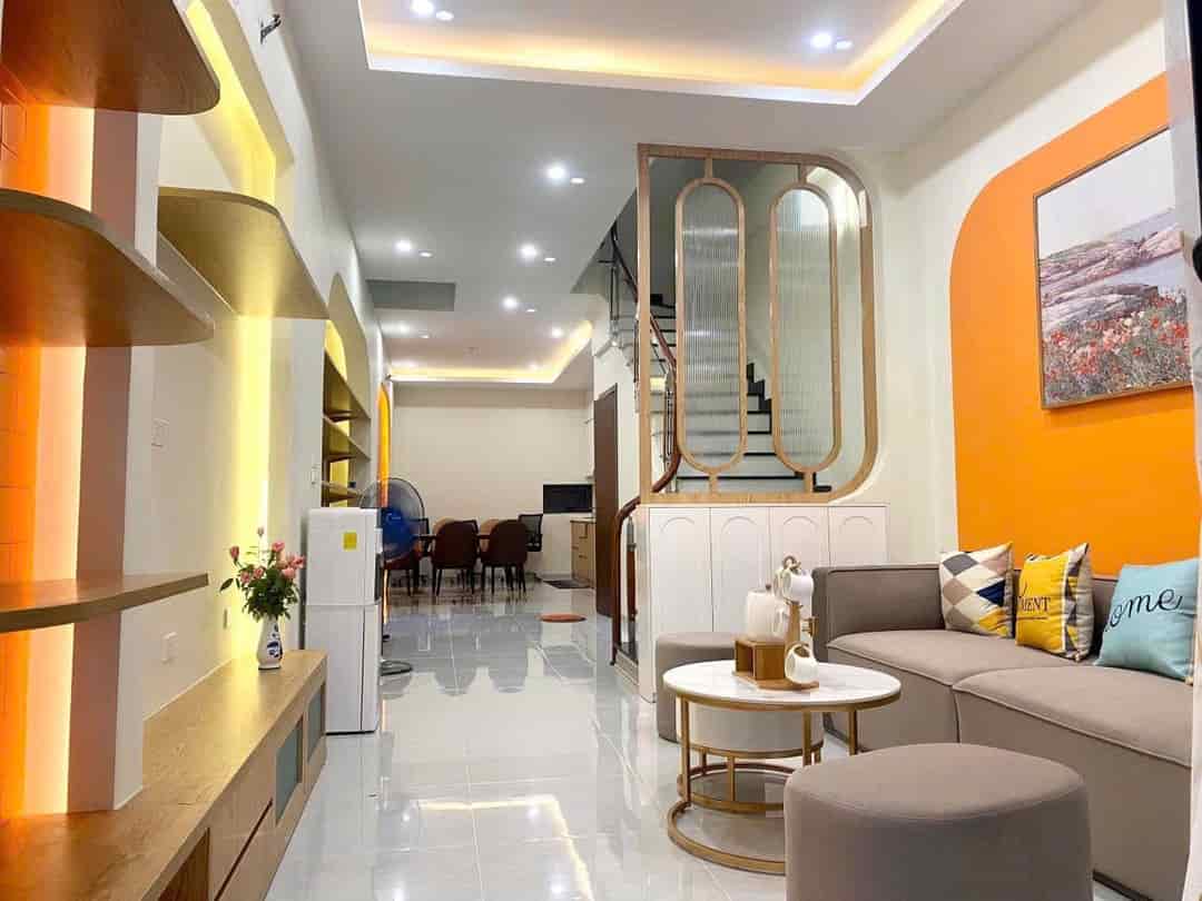 Bán nhà Đường Láng, Q.Đống Đa 52m2, 4 tầng, giá 6.5 tỷ, lô góc, đầy đủ công năng