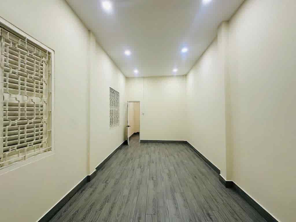 Nhà đẹp hẻm xe hơi đậu trước nhà , hẻm thông ra hẻm 528 đbp, 10m ra đường 3/2, 30m2 vừa ở vừa kinh doanh,