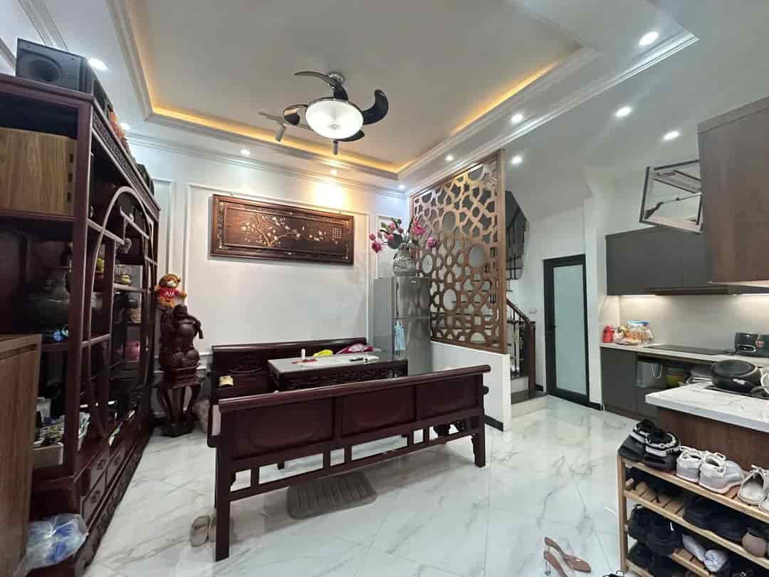 Văn Cao, Ba Đình, 30m2, 5 tầng, nhà mới đẹp ở luôn, cách ô tô chỉ 30m, 2p đi bộ ra Hồ Tây ngắm cảnh