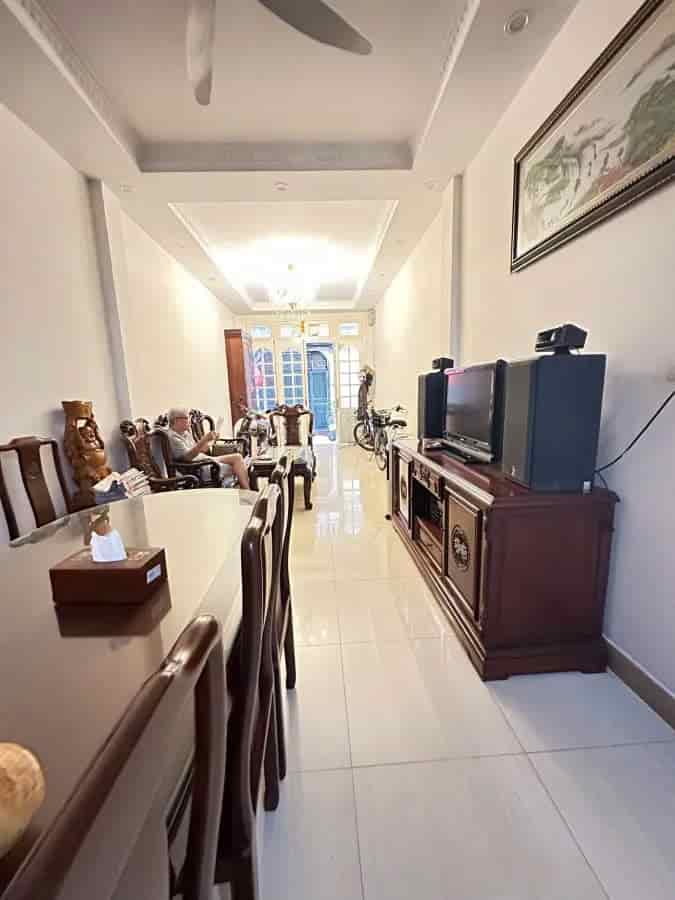 Hoàng Hoa Thám, Tây Hồ, ngõ ô tô, nhà đẹp 50m2 chỉ việc ở, ngay giữa trung tâm, quy hoạch ổn định giá 12 tỷ