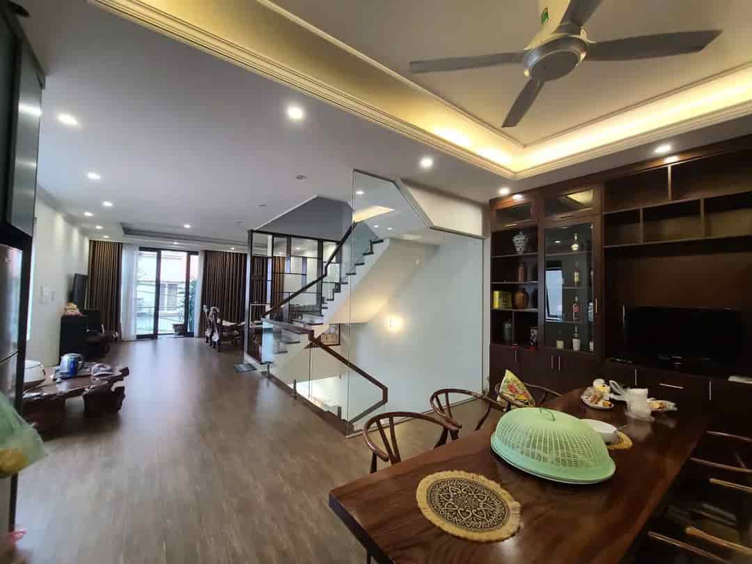 Tứ Liên, Tây Hồ, nhà 100m2, 5 tầng, mặt tiền rộng kinh doanh đỉnh, ô tô dừng đỗ vào nhà giá 19,8 tỷ