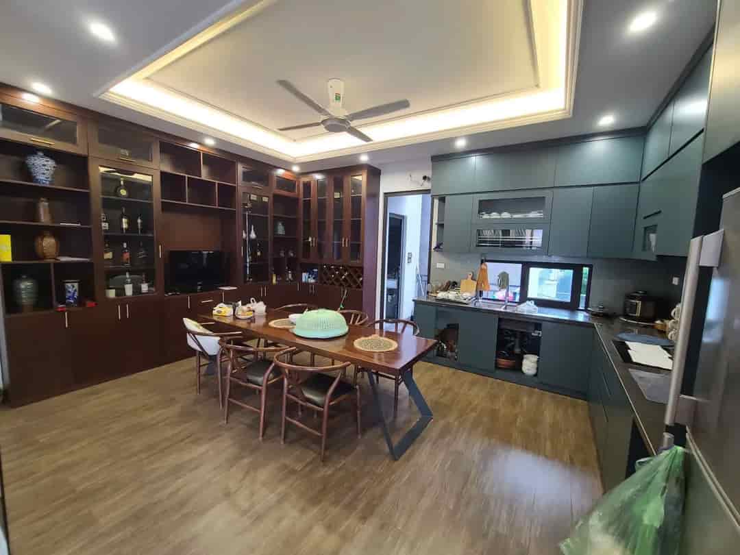 Tứ Liên, Tây Hồ, nhà 100m2, 5 tầng, mặt tiền rộng kinh doanh đỉnh, ô tô dừng đỗ vào nhà giá 19,8 tỷ