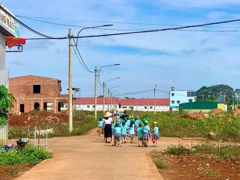 Nằm trong khu dân cư Phú Lộc, tại ngã tư giao thương chiến lược Ea Toh, Ea Hồ, Phú Lộc, Thị trấn Krông Năng.