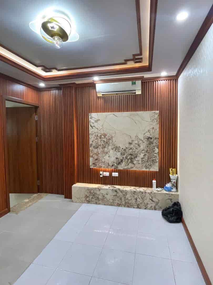 Chính chủ em cần căn tập thể tầng 1, 3 ngủ và 2 wc, tại Nguyễn Trãi, siêu vip, mặt đường ô tô tránh và đỗ