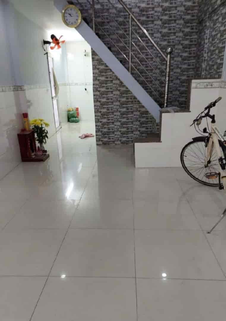 Bán nhà phường 8 Tân Bình, Lạc Long Quân, xe hơi đậu sát nhà, 37m2, nhỉnh 3 tỷ TL