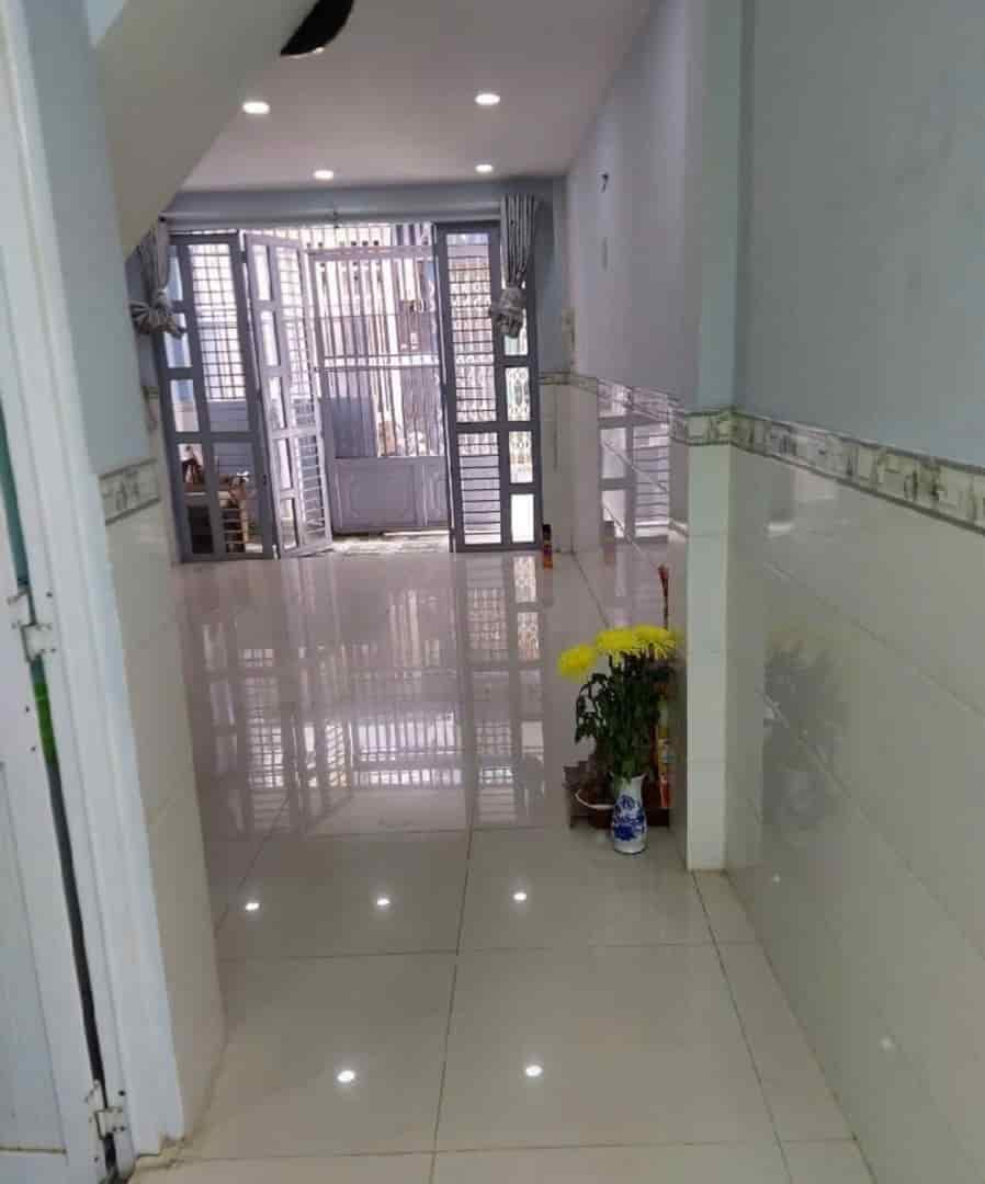 Bán nhà phường 8 Tân Bình, Lạc Long Quân, xe hơi đậu sát nhà, 37m2, nhỉnh 3 tỷ TL