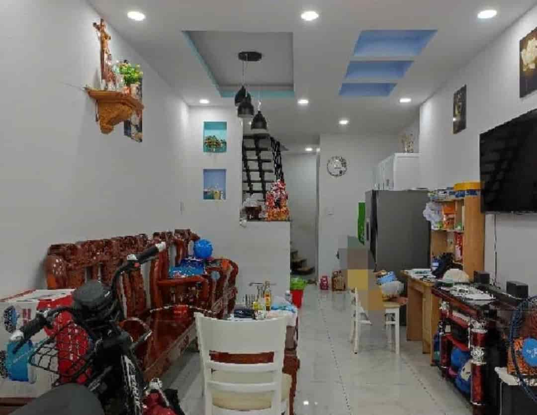 Bán nhà mới, 1 căn ra mặt tiền, Lạc Long Quân, 33m2, chỉ 3,35 tỷ