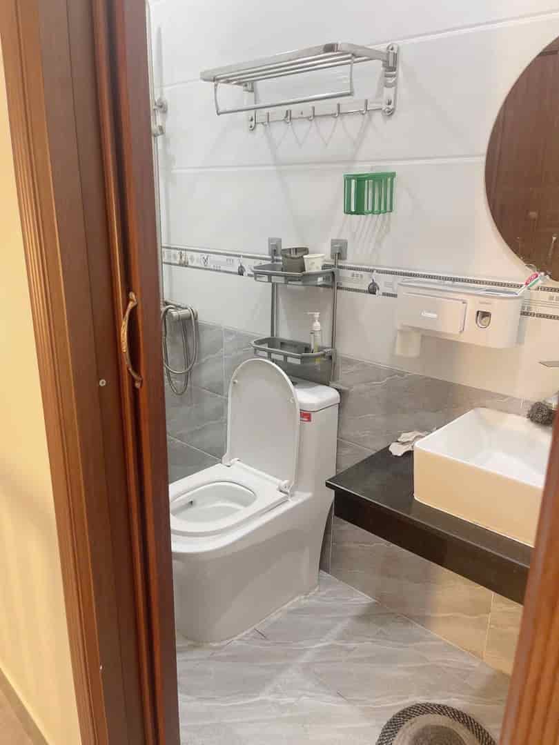 Bán nhà hẻm xe tải Tô Ngọc Vân, Gò Vấp, gần 40m2, 4 pn, 3wc, ban công, chỉ nhỉnh 4 tỷ