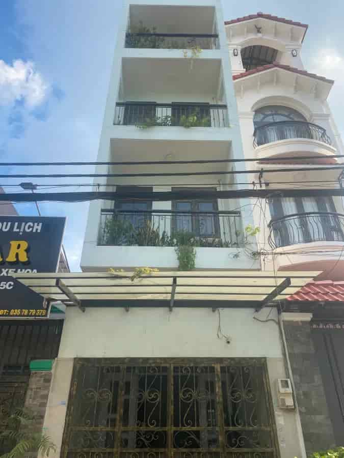 Khu kinh doanh sầm uất gần trường học, 62m2, sổ đẹp hoàn công đủ giá 8 tỷ hơn