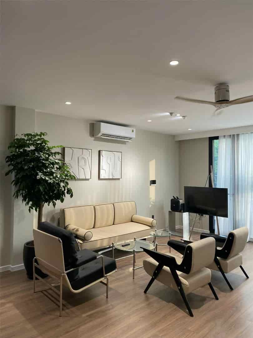 Bán nhà ngõ 106 Hoàng Quốc Việt, dt 60m2, phân lô gara ô tô, gần phố, ở/văn phòng, chỉ 18 tỷ