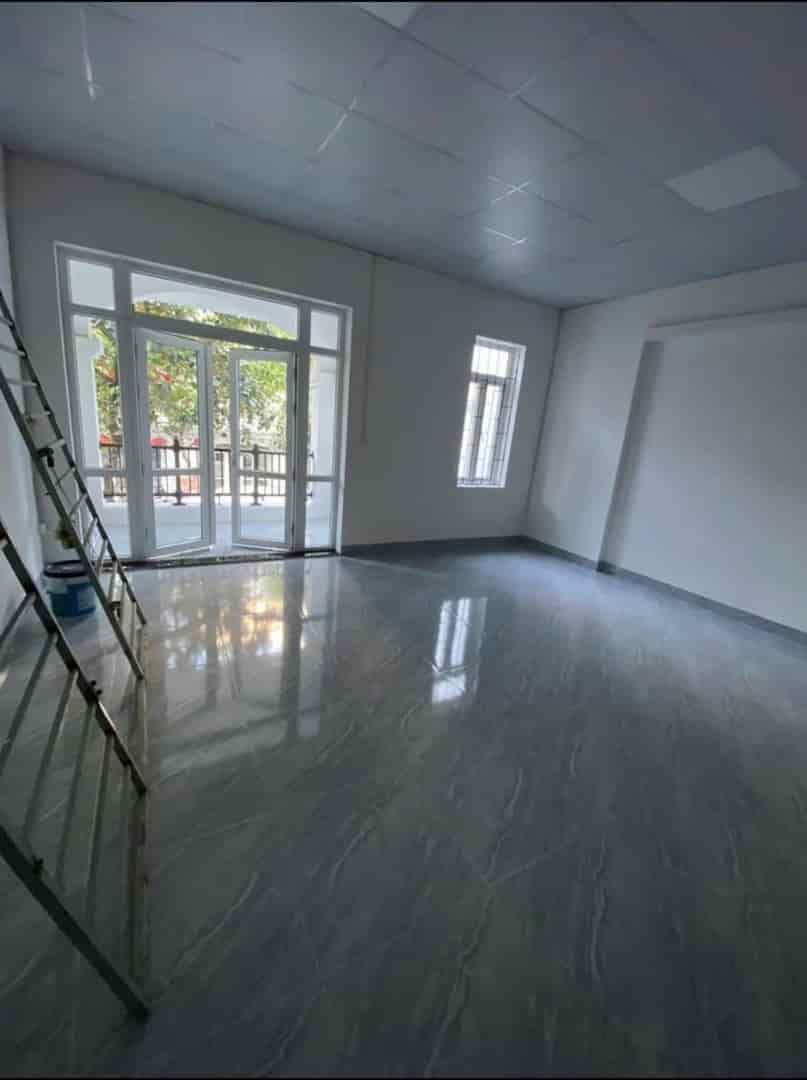 Bán nhà 5 tầng 32m2 ngõ thông thoáng ô tô đỗ cửa cách ĐH TDTT 2p