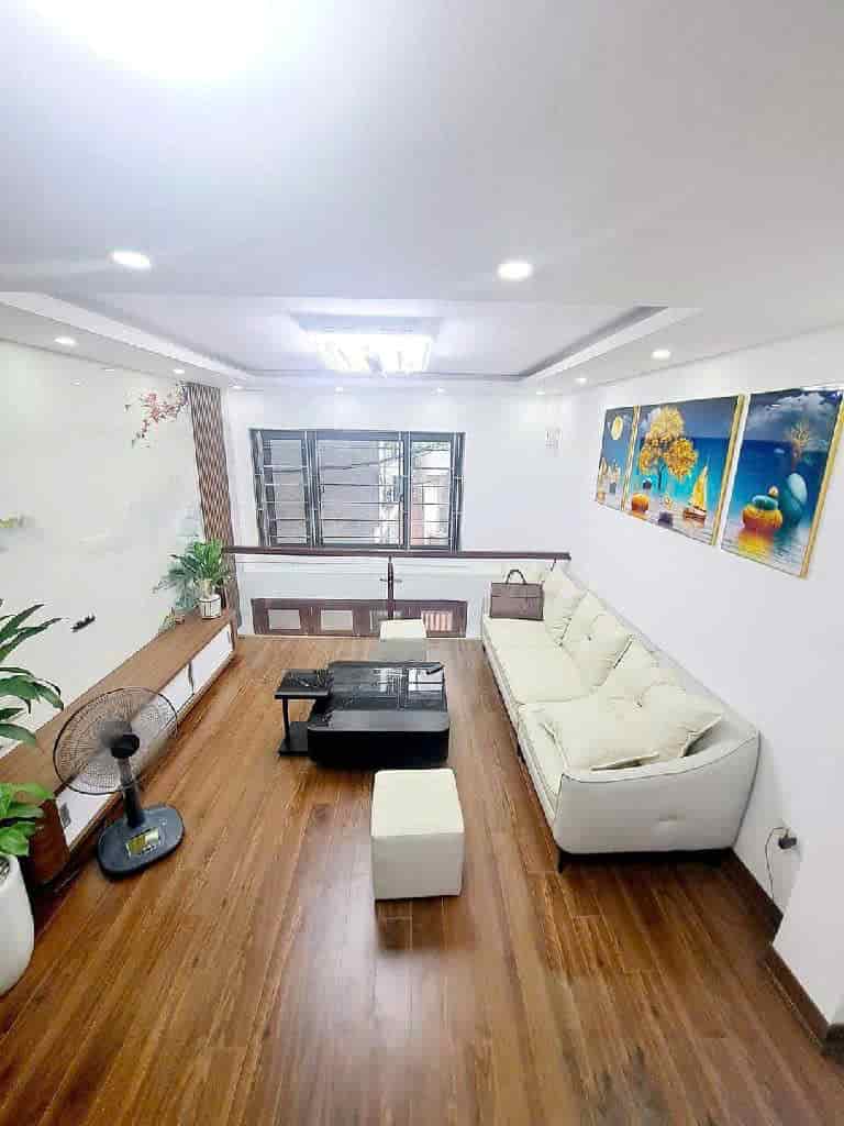 Kim Giang nhà đẹp, gần ô tô đỗ, 30m2, 6 tầng hơn 5 tỷ