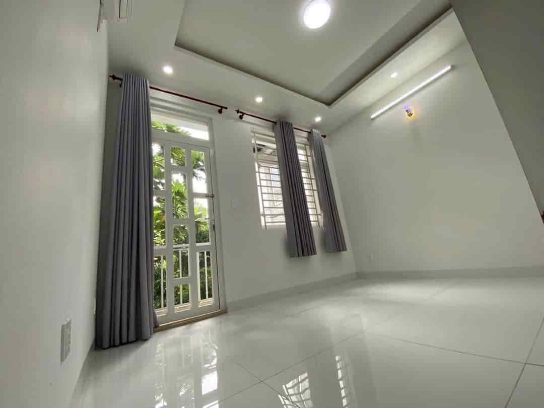 Kẹt tiền bán nhanh nhà 3 tầng 60m2 chỉ 2.45 tỷ Chu Văn An, Bình Thạnh. HĐ thuê 18tr/tháng, sổ sẵn