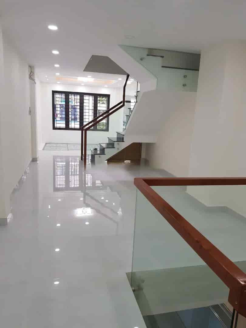 Nhà 4 tầng 40m2 chỉ 2.45 tỷ Nguyễn Thanh Tuyền, Tân Bình, sẵn HĐ thuê 15tr/tháng, sổ sẵn