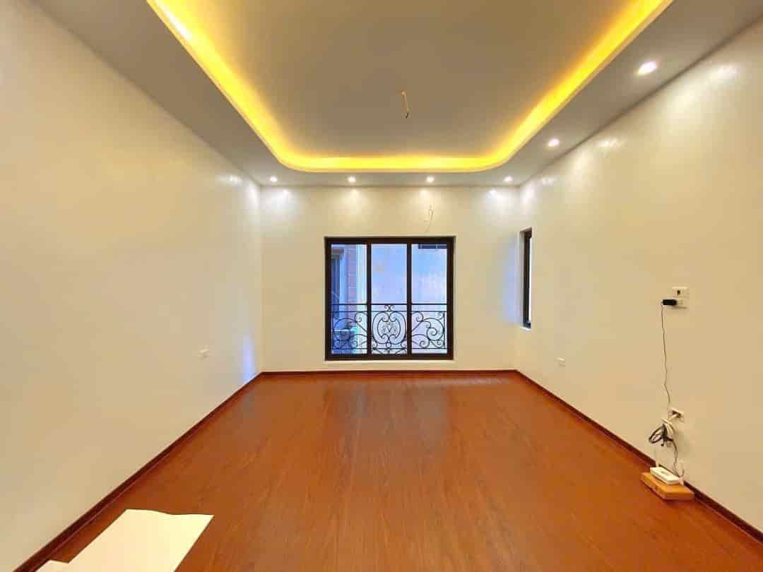 Cần bán Văn Cao, 35m2, 4.7 tỷ,  lô góc, gần chợ, trường học, bệnh viện lao phổi, kinh doanh hết