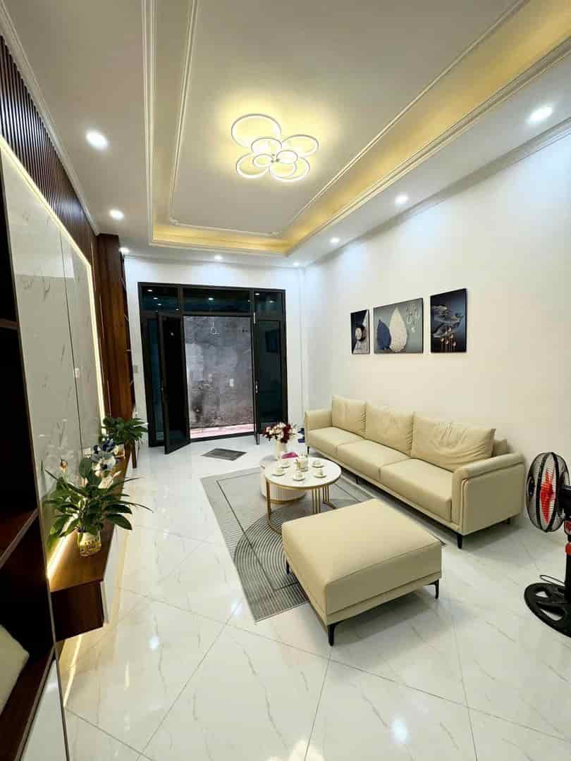 Bán Phùng Chí Kiên 40m2, nhỉnh 6 tỷ, ngõ nông, lô góc, an sinh cao