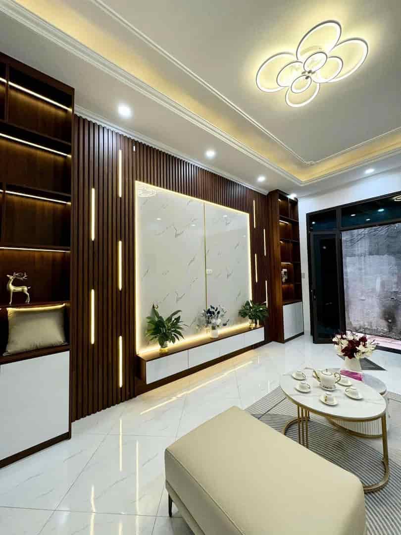 Bán Phùng Chí Kiên 40m2, nhỉnh 6 tỷ, ngõ nông, lô góc, an sinh cao