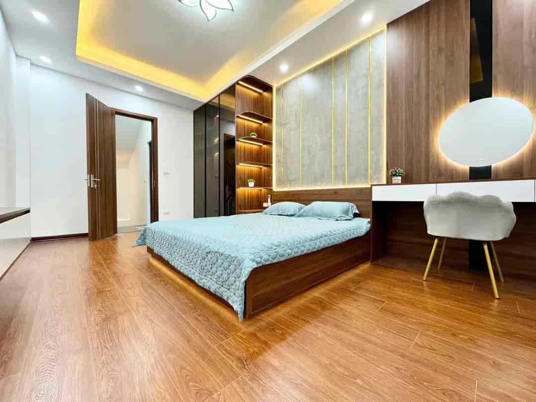 Bán Phùng Chí Kiên 40m2, nhỉnh 6 tỷ, ngõ nông, lô góc, an sinh cao