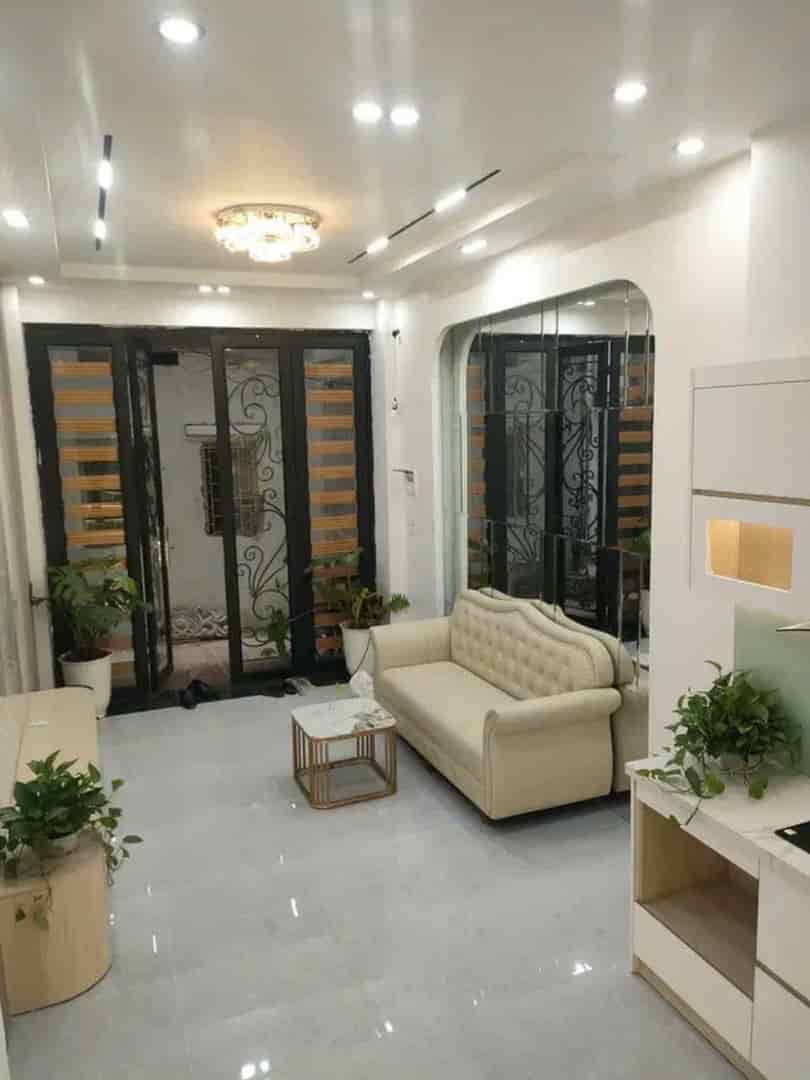 Bán nhà Kim Mã, 35m2, 10m ra phố, đầy đủ tiện nghi