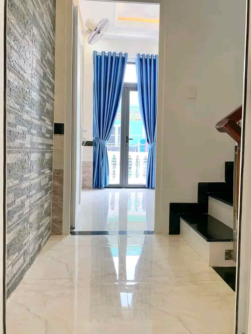 Gần CV Hoàng Văn Thụ nhà 32.4m2 đường Hoàng Văn Thụ, P4, Tân Bình, bán 3 tỷ 100, 2 tầng 3PN 3WC, sẵn sổ, hẻm 6m