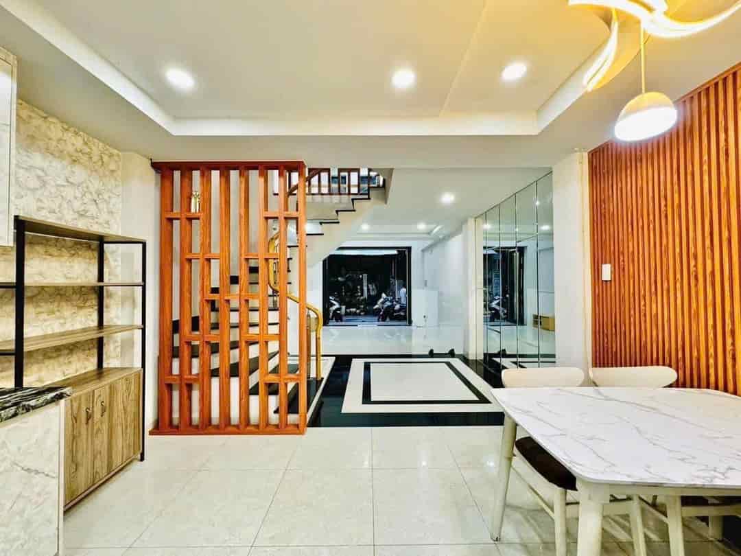 Gần ĐH Công Nghiệp bán căn nhà đẹp 38,2m2 đường Nguyễn Văn Nghi, P7, Gò Gấp giá bán 2 tỷ 400, có sổ sẵn, hẻm 6m