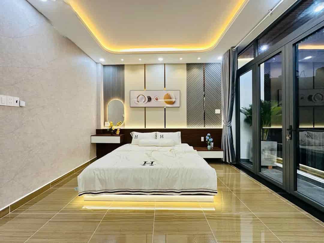 3tỷ100 bán nhanh còn 2tỷ950 gần chợ Tân Hương nhà 70m2. Đường Gò Dầu, Tân Qúy, Tân Phú. 3 tầng 4PN 4WC. Sổ sẵn