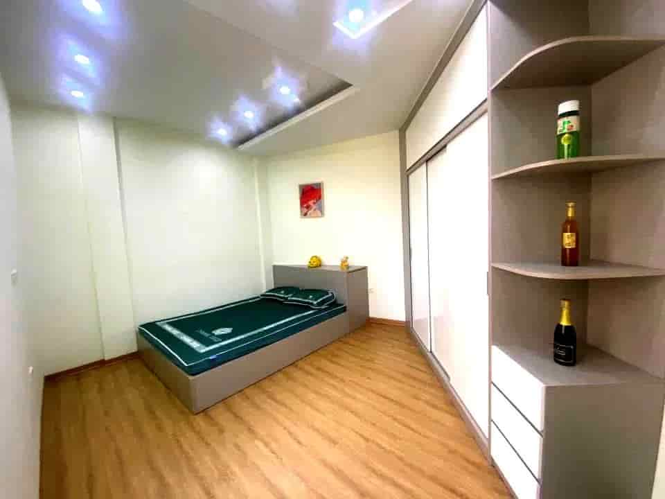 Bán nhà ngõ đình đông, quận hai Bà Trưng, 5 tầng 30m2 5.6 tỷ