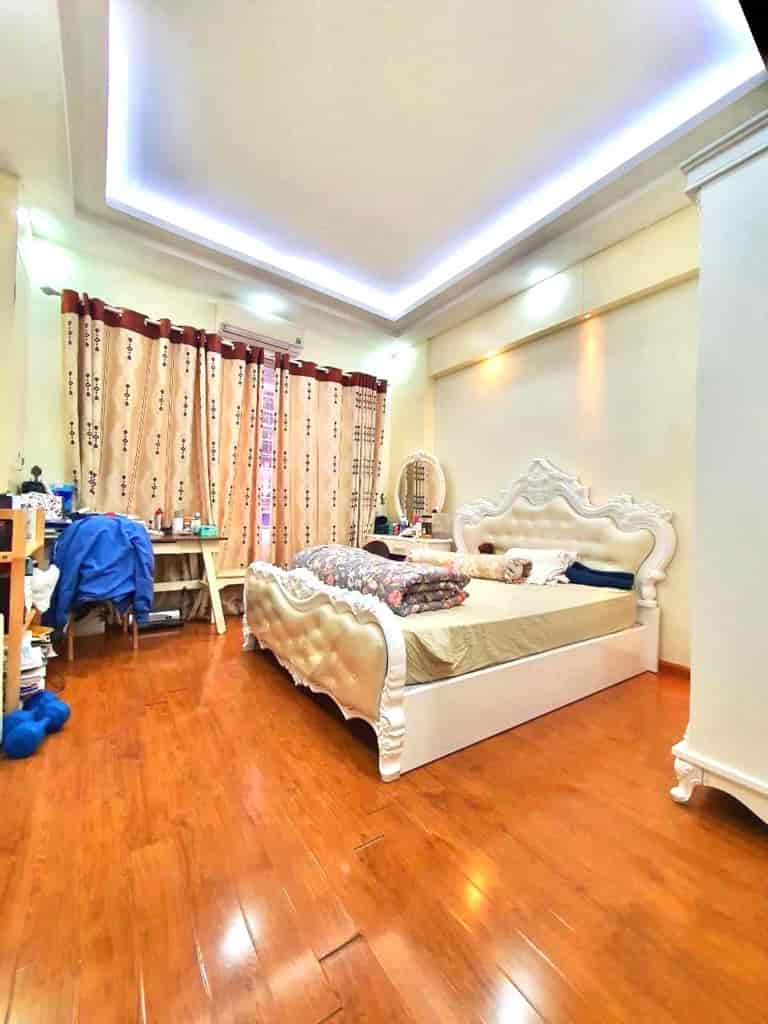 Nhà Nguyễn Khánh Toàn 45m2, 6 tầng, 9 phòng, dòng tiền 480tr/năm giá hơn 10 tỷ