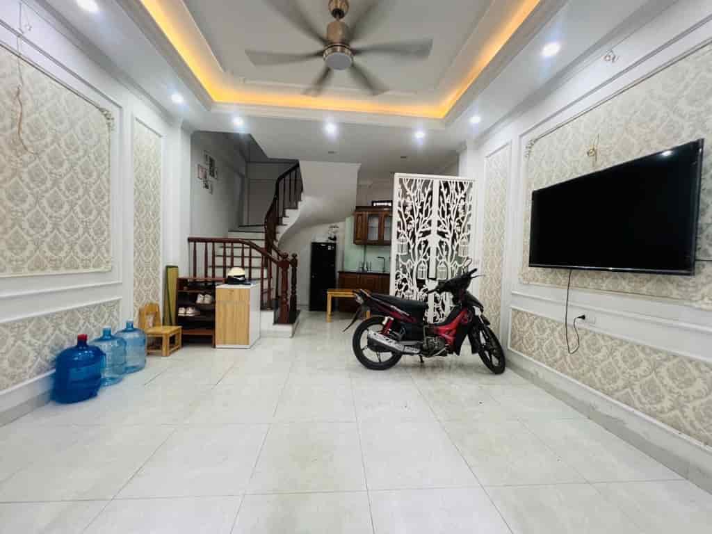 Bán nhà Khương Trung 40m2, 5 tầng sát phố, 2 mặt thoáng vĩnh viễn, chỉ 6.5 tỷ