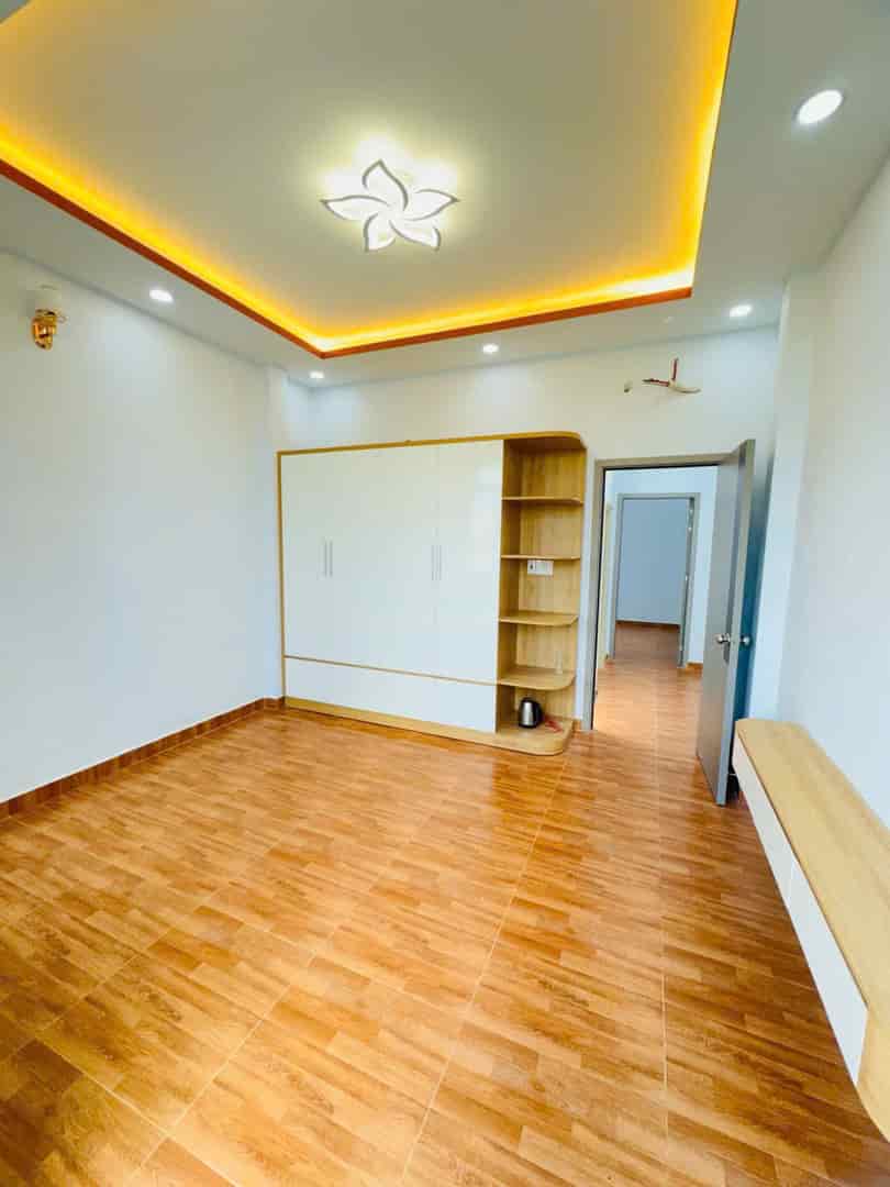 Nhà đẹp gần vòng xoay Phú Lâm Q.6, 60m2, tặng nội thất, giá 4.9 tỷ