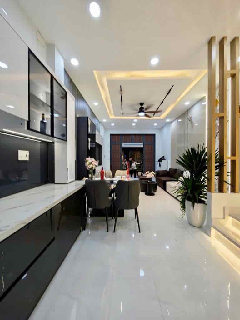 Nhà siêu đẹp, thiết kế hiện đại, 38m2, Lý Thái Tổ, tặng toàn bộ nội thất, ngang 4m, an ninh, 4 tầng