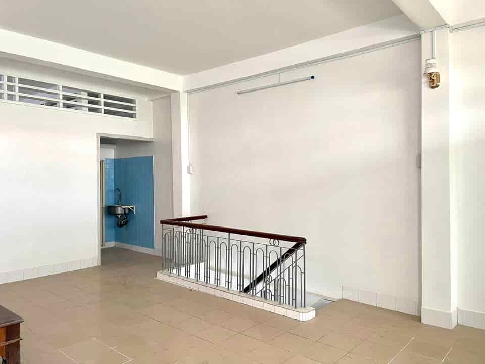 Bán nhà 1t2l đường Gò Ô Môi, phường Phú Thuận, q.7, 60m2, shr, hxh, 978tr bao thuế phí