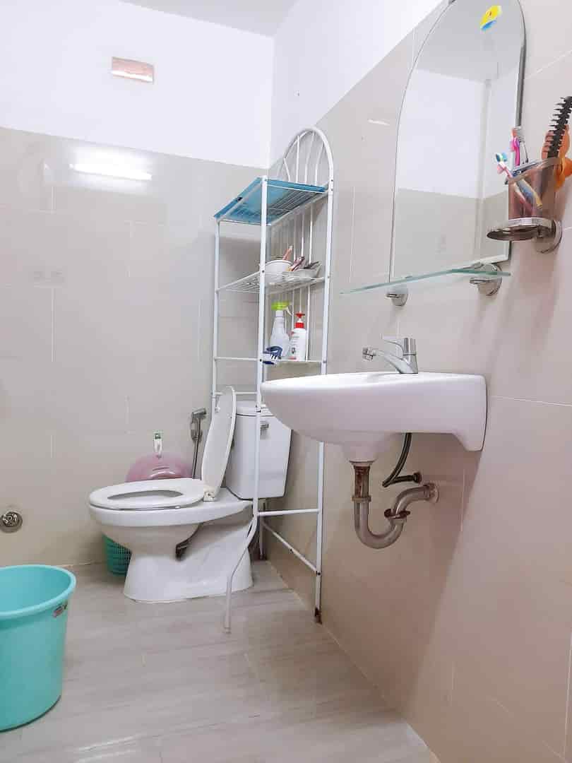 Định cư nước ngoài bán nhà Đ.Tạ Uyên, P6, Q.11, 65m2, 999 triệu, gần BV Chợ Rẫy