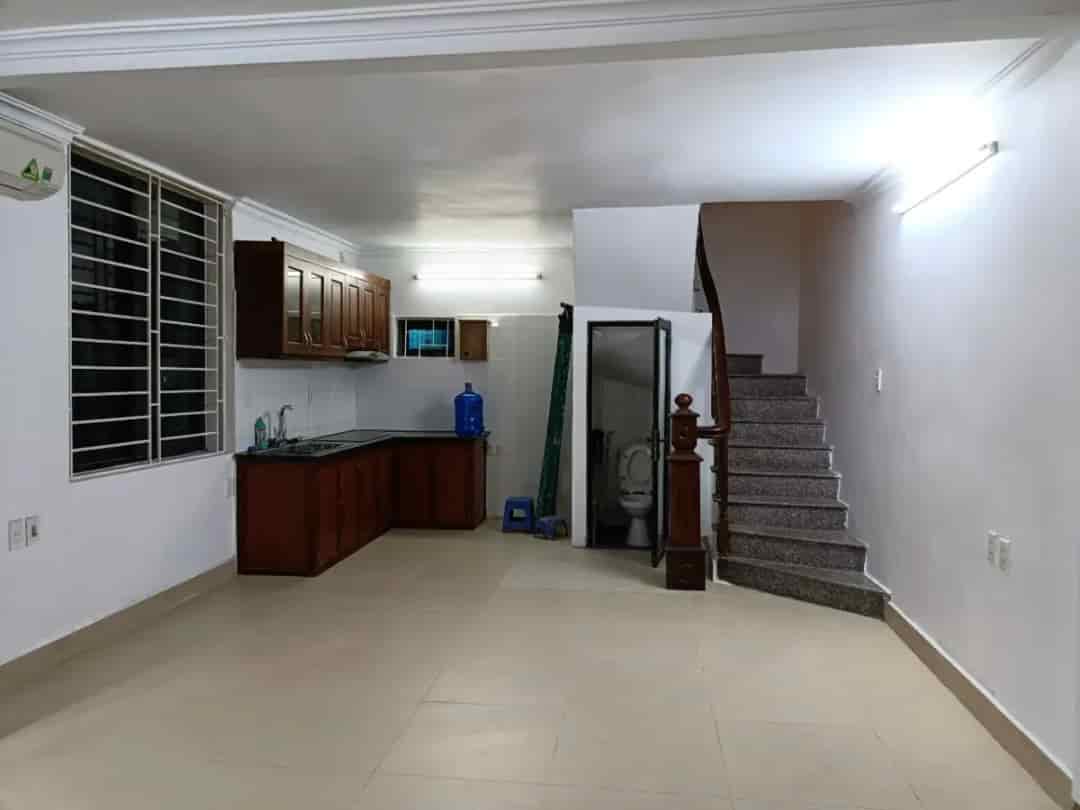 Bán nhà 40m2 giá hợp lý Ngọc Thụy, Long Biên.