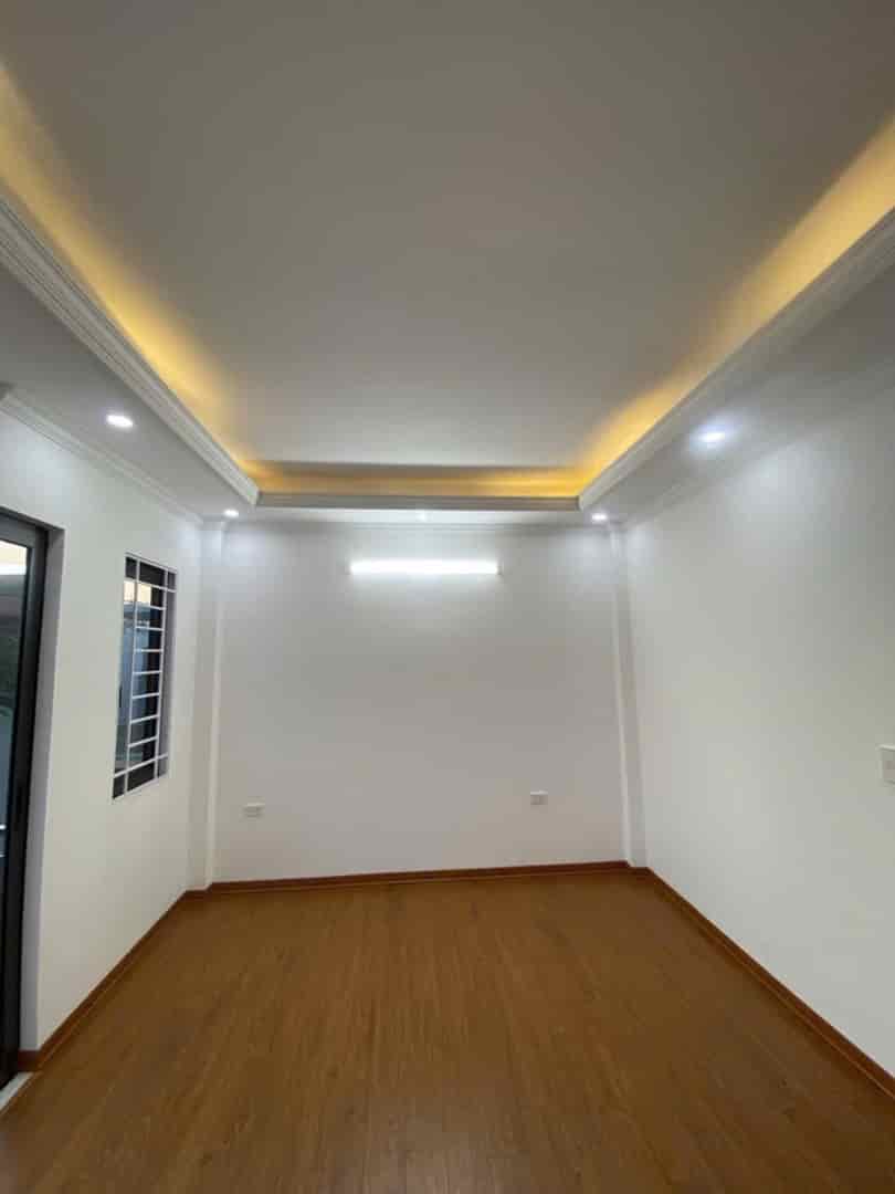 Hoàng Mai ô tô đỗ cổng, nhà mới đẹp, 6 tầng thang máy, DTSD thực 32m2, mặt tiền 4.8m, chỉ hơn 6 tỷ