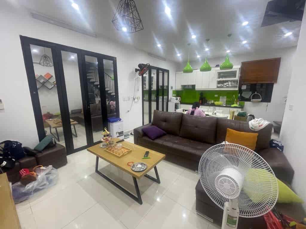 Bán nhà Đội Cấn 47m2, giá 4 tỷ 3, trung tâm quận Ba Đình, vị trí đẹp