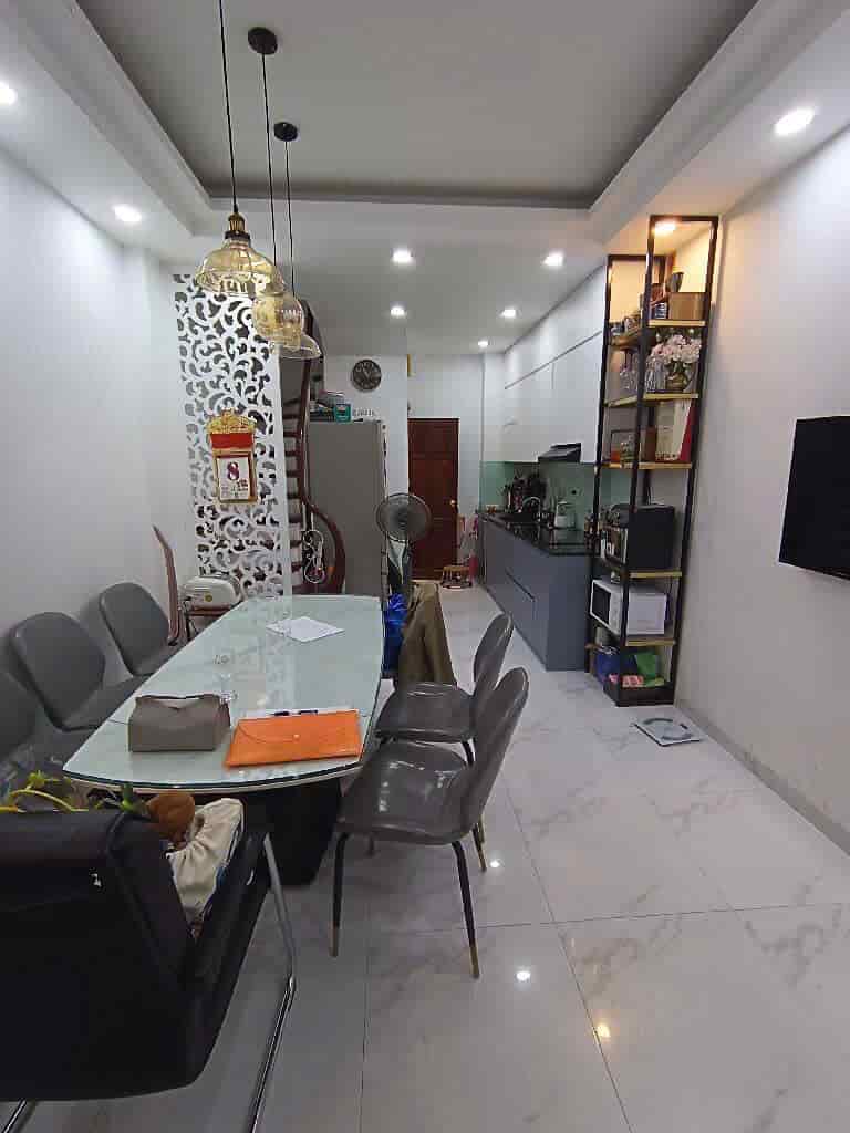 Vị trí đắc địa, lõi Ba Đình 30m2, 5 tầng, full nội thất, 3 bước ô tô tránh