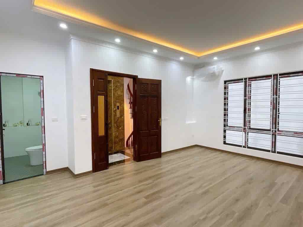 Nhà đẹp Linh Lang, Phan Kế Bính 36m2, 6 tầng, mặt tiền lớn, thang máy, full nội thất