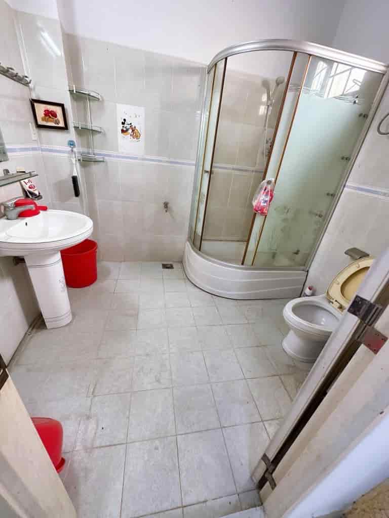 Định cư qua Mỹ bán nhà 1T1L Đ.Hoàng Hoa Thám, Q.Tân Bình, DT 64m2, giá 750 triệu, SHR