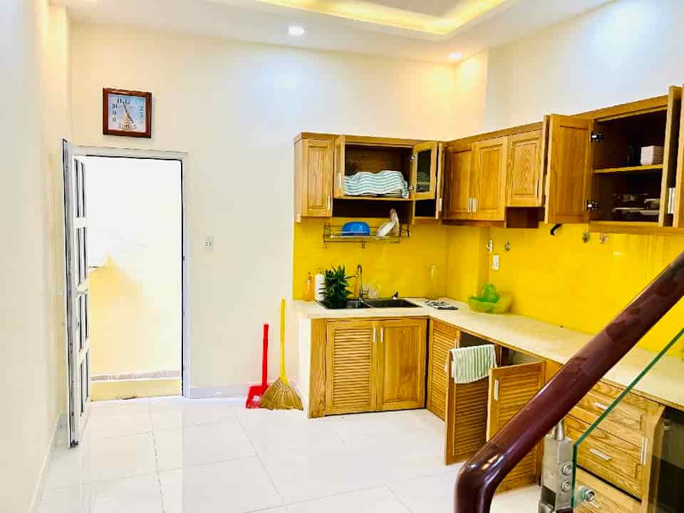 Cần tiền bán nhà Đ. Nguyễn Thông, p. 9, q. 3, 63m2, giá 1 tỷ 450