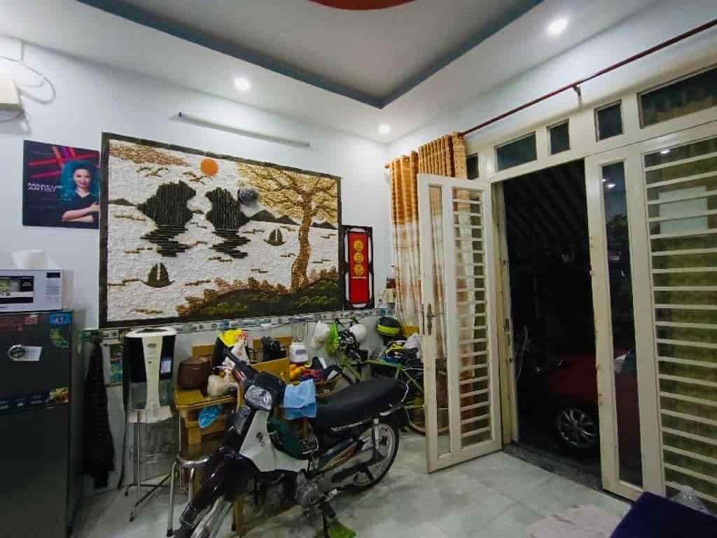 Bán nhà quận Bình Tân 70m2 1 tỷ 8 sổ hồng riêng