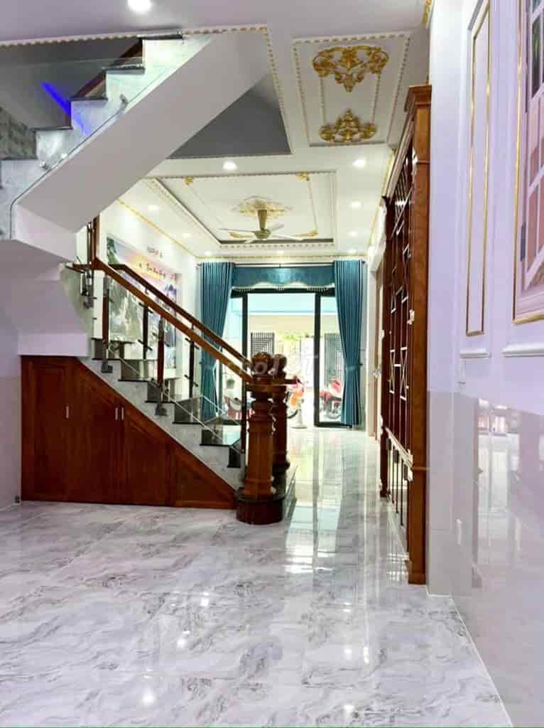 Cần vốn kd bán nhà, đ. Bùi Minh Trực, p. 5, q. 8, 60m2 giá 950 triệu, lh đạt, shr, gần chợ