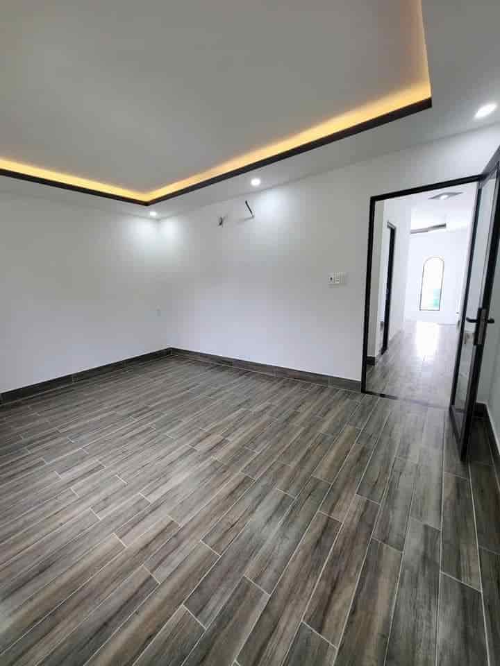 Bán nhà trung tâm thành phố, chỉ 2 tỷ 8 cho 30m2 có thể kinh doanh homestay