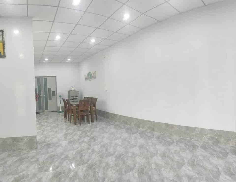 Bán nhà riêng quận 4, giá chỉ 2 tỷ cho 40m2