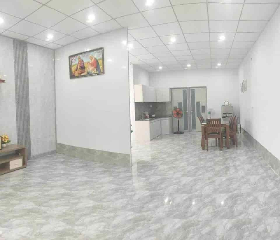 Bán nhà riêng quận 4, giá chỉ 2 tỷ cho 40m2