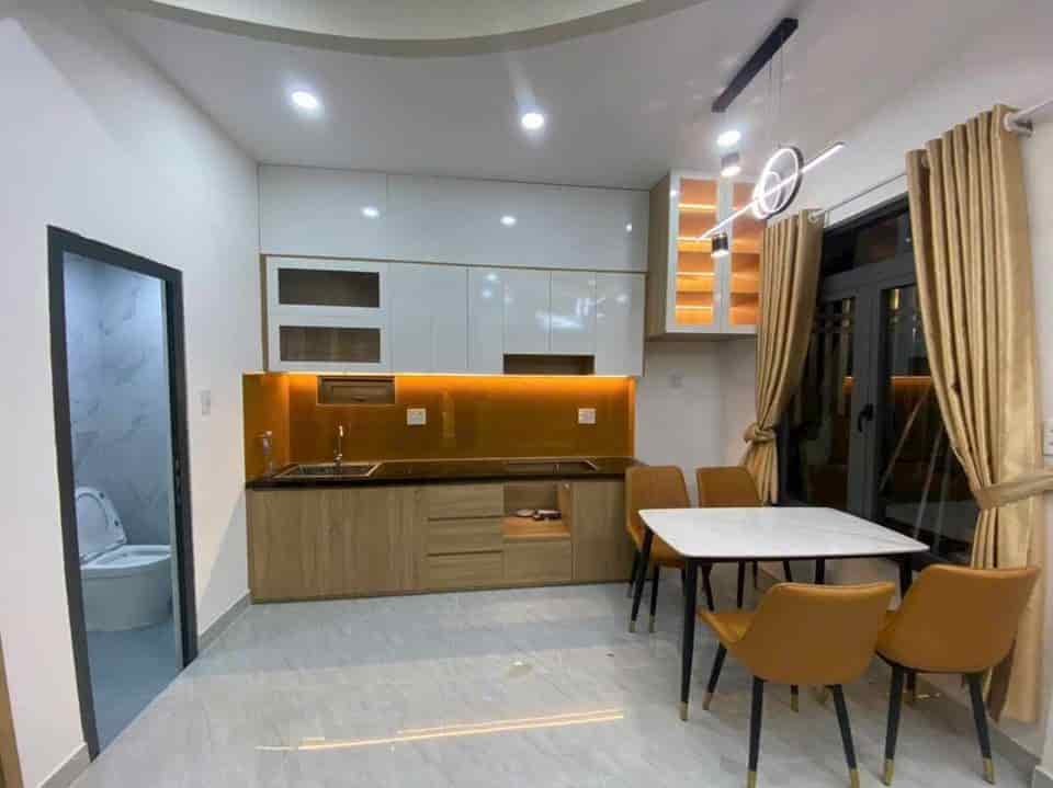 Bán nhà trung tâm quận 5, giá chỉ 2 tỷ 2 cho 50m2