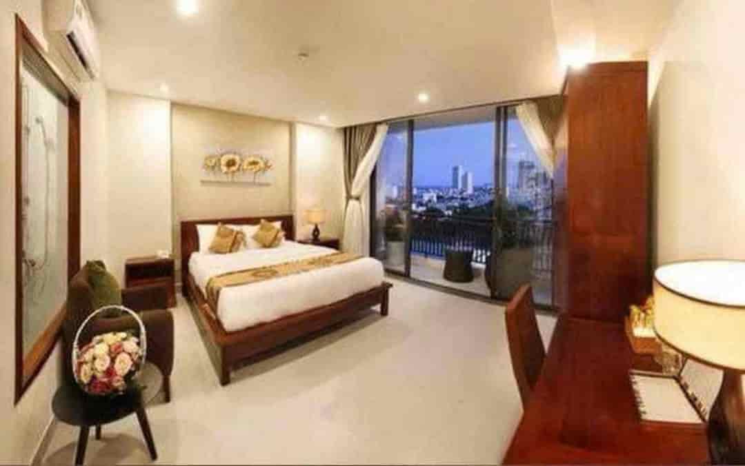 Bán khách sạn and apartment Sơn Trà doanh thu 1,2 tỷ, năm cách biển 100m