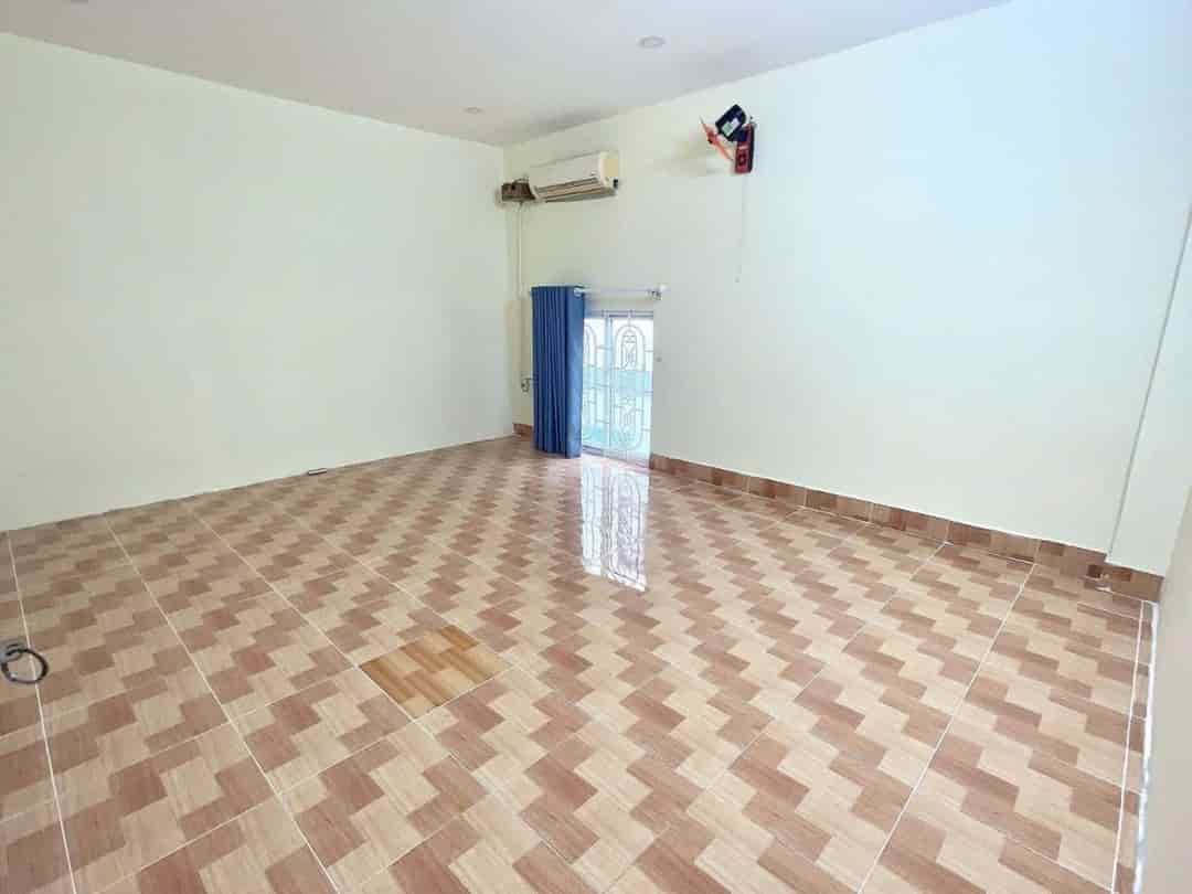 Bán nhà chính chủ 40m2 vuông vức, 100m ra đến Phạm Văn Đồng, đường Dương Đình Hội, quận Gò Vấp